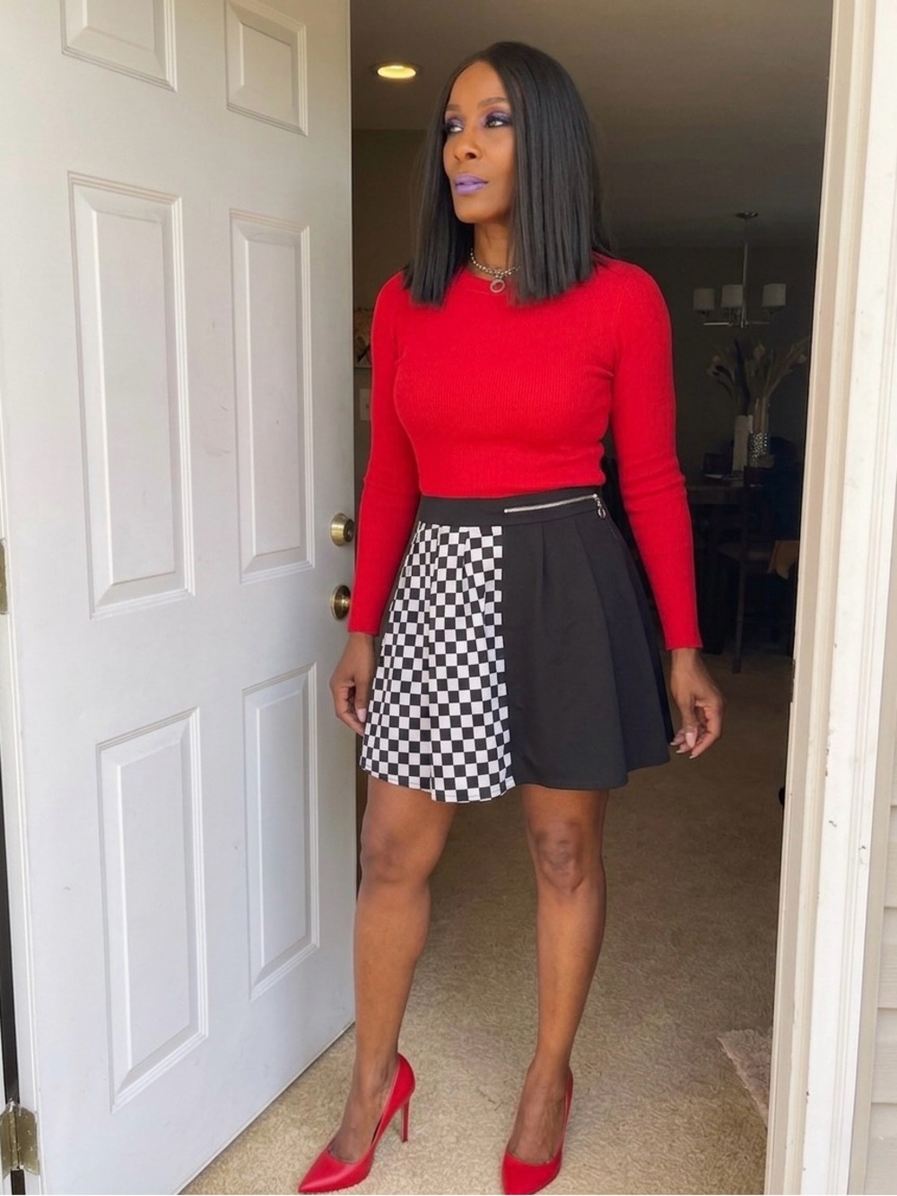CHECKER AND SOLID PLEATED SKIRT.